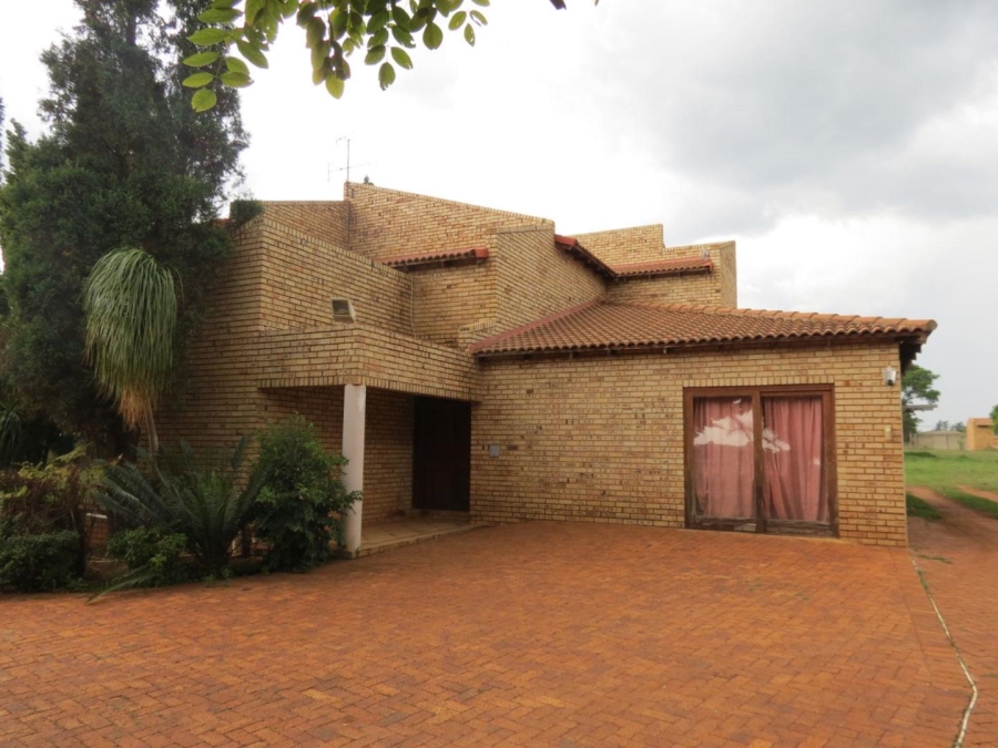 To Let 5 Bedroom Property for Rent in Pomona Gauteng