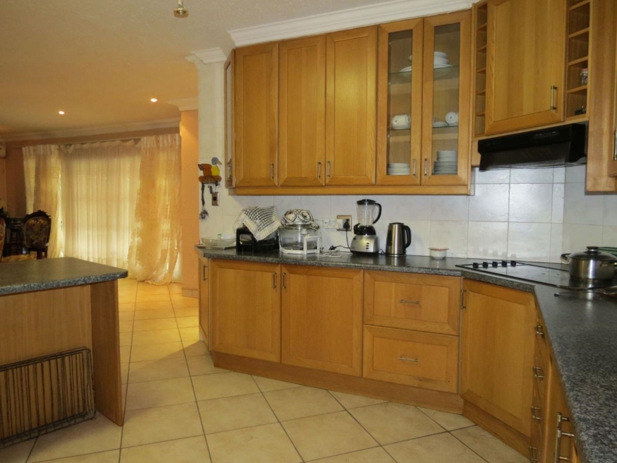 To Let 5 Bedroom Property for Rent in Pomona Gauteng