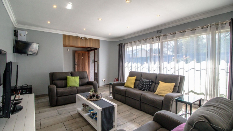 6 Bedroom Property for Sale in Dowerglen Gauteng