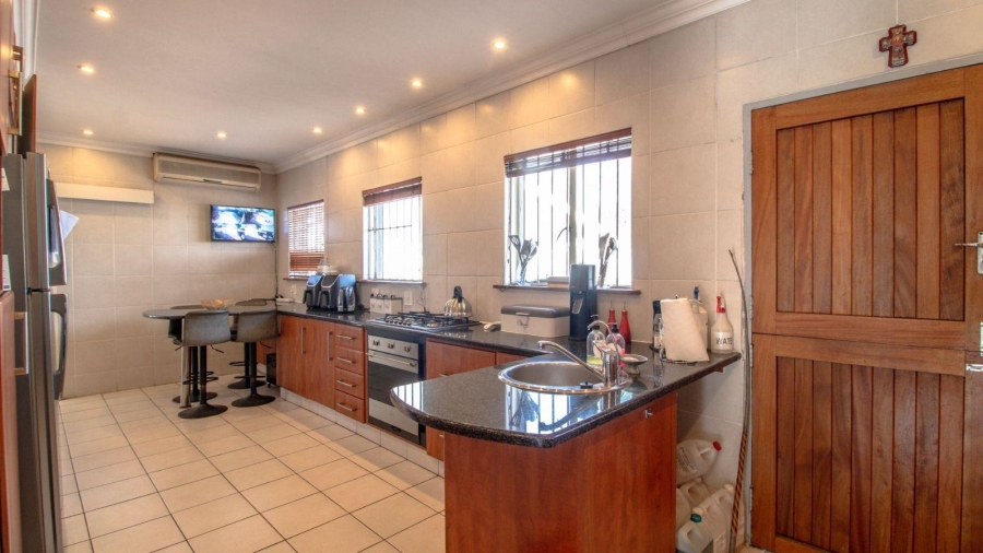 6 Bedroom Property for Sale in Dowerglen Gauteng