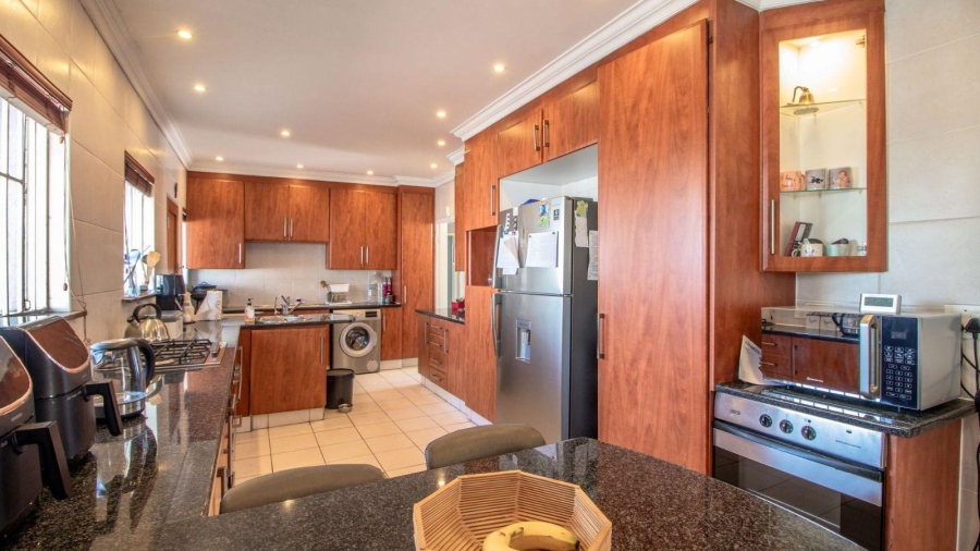6 Bedroom Property for Sale in Dowerglen Gauteng