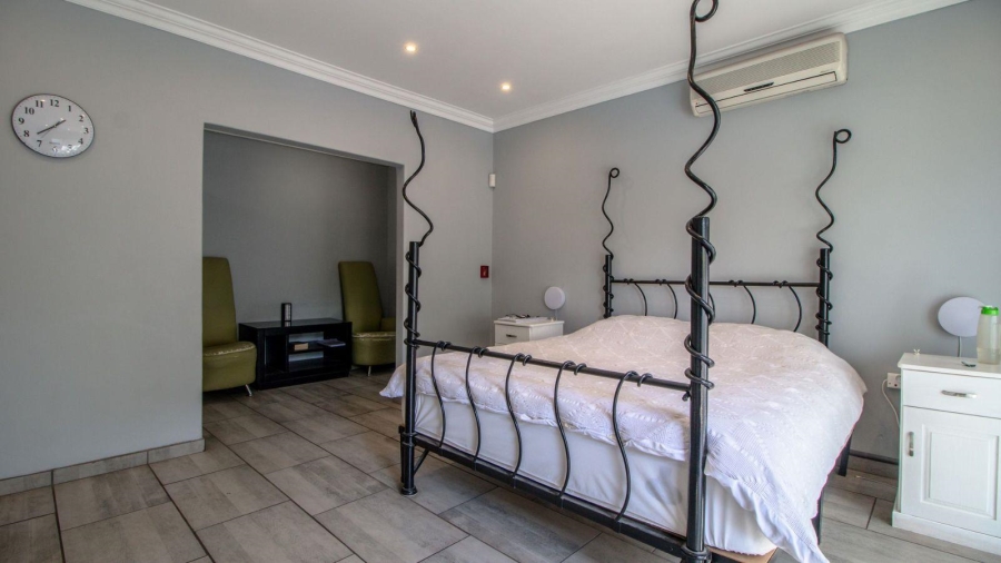 6 Bedroom Property for Sale in Dowerglen Gauteng