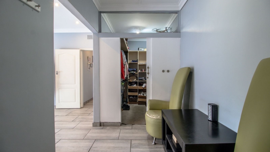 6 Bedroom Property for Sale in Dowerglen Gauteng
