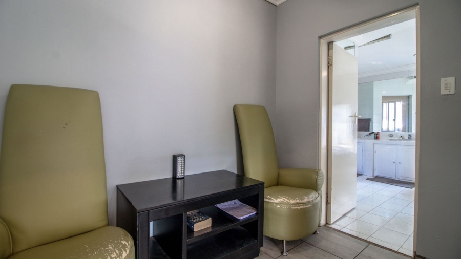 6 Bedroom Property for Sale in Dowerglen Gauteng