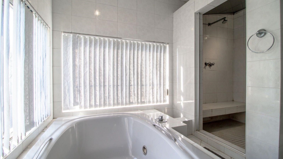 6 Bedroom Property for Sale in Dowerglen Gauteng