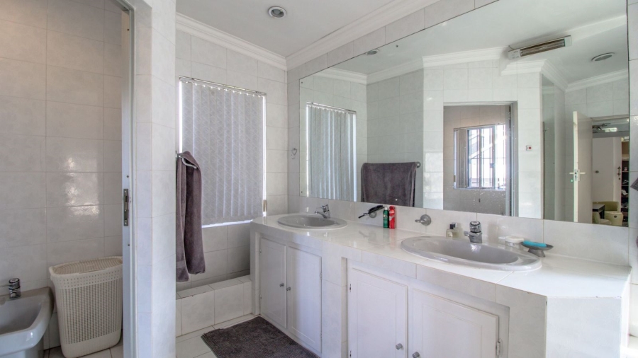 6 Bedroom Property for Sale in Dowerglen Gauteng