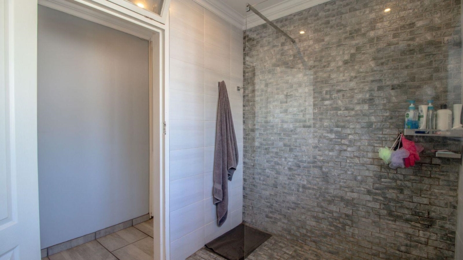 6 Bedroom Property for Sale in Dowerglen Gauteng