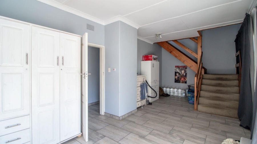 6 Bedroom Property for Sale in Dowerglen Gauteng