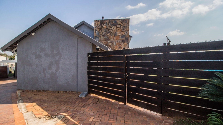 6 Bedroom Property for Sale in Dowerglen Gauteng