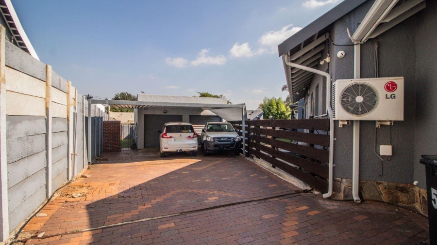 6 Bedroom Property for Sale in Dowerglen Gauteng