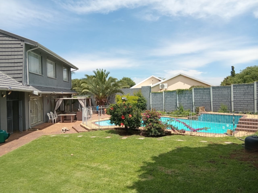 6 Bedroom Property for Sale in Dowerglen Gauteng