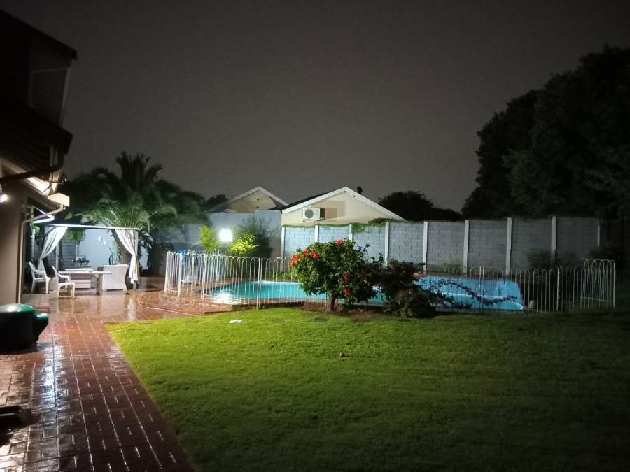 6 Bedroom Property for Sale in Dowerglen Gauteng