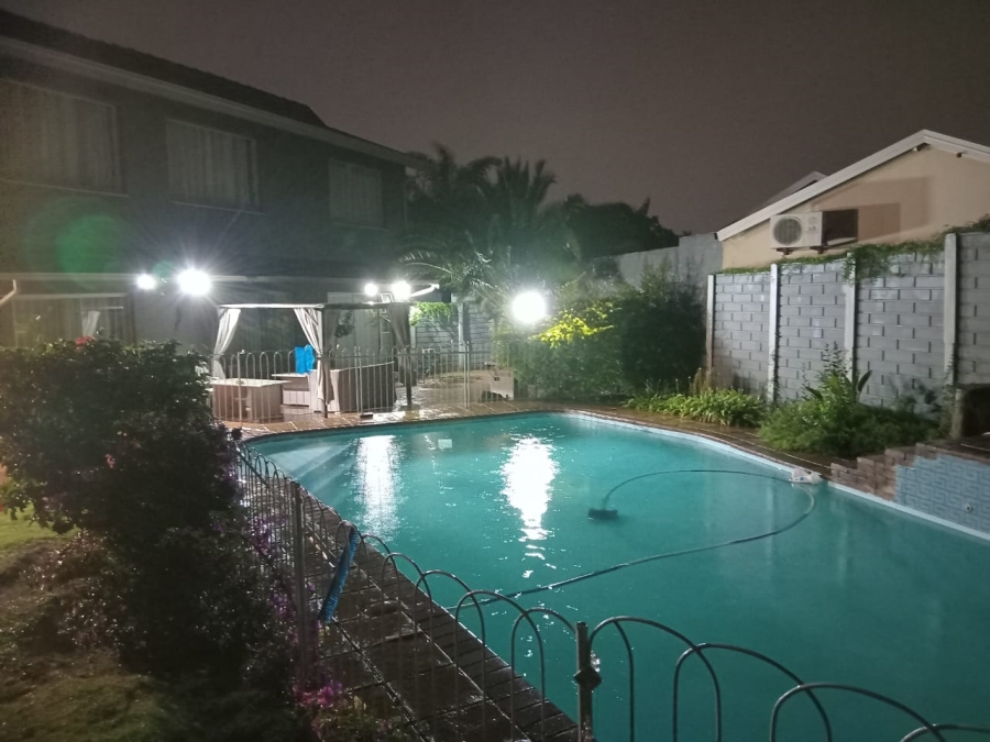 6 Bedroom Property for Sale in Dowerglen Gauteng