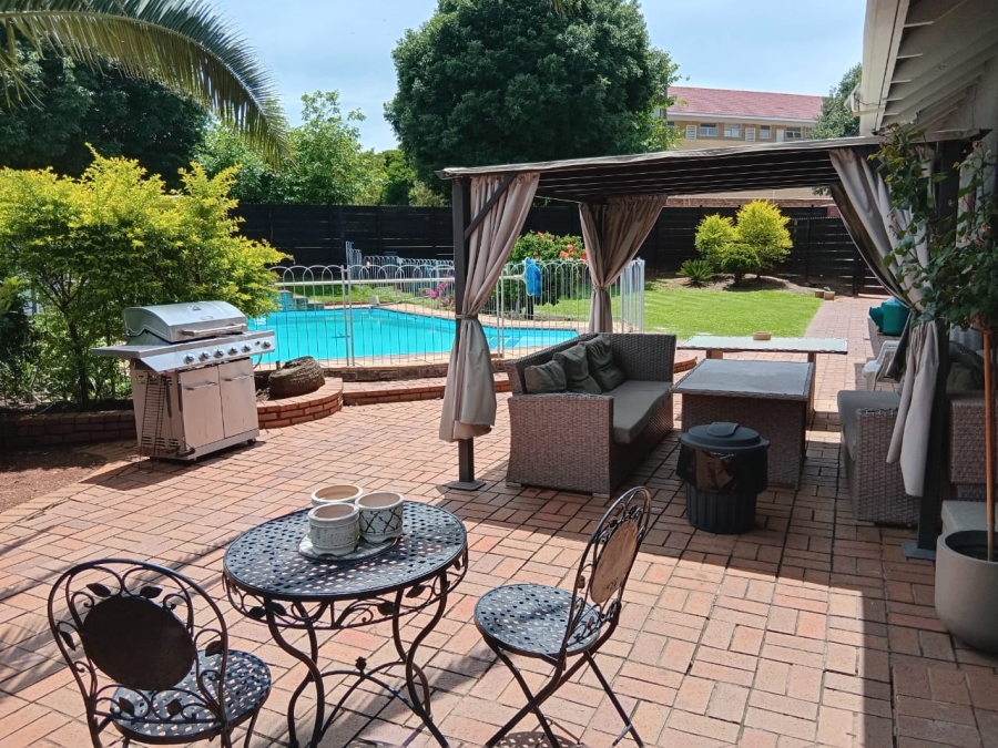 6 Bedroom Property for Sale in Dowerglen Gauteng