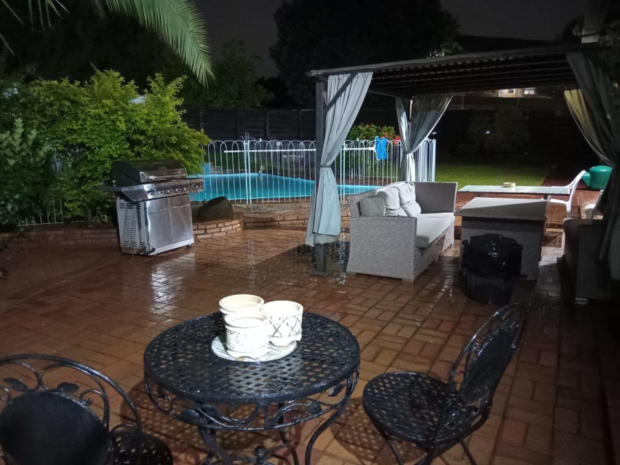 6 Bedroom Property for Sale in Dowerglen Gauteng