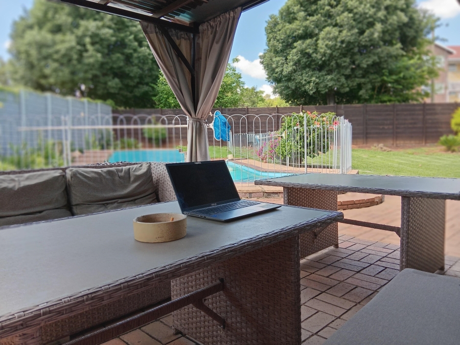 6 Bedroom Property for Sale in Dowerglen Gauteng