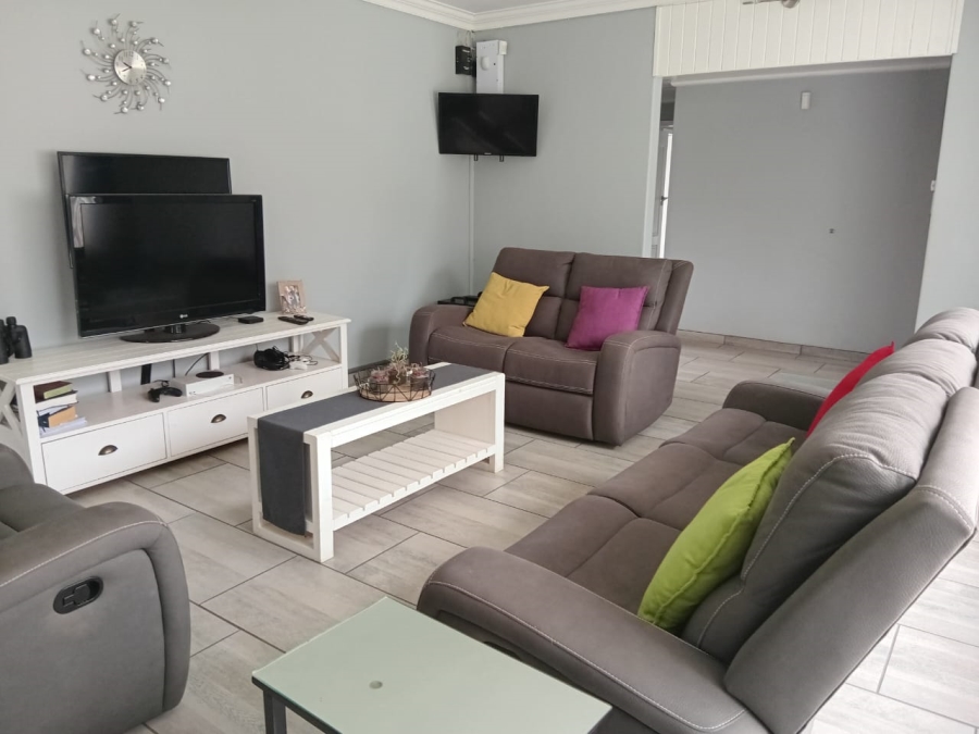 6 Bedroom Property for Sale in Dowerglen Gauteng