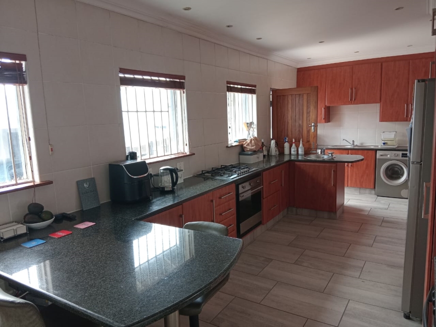 6 Bedroom Property for Sale in Dowerglen Gauteng