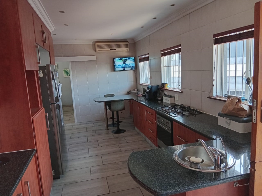 6 Bedroom Property for Sale in Dowerglen Gauteng