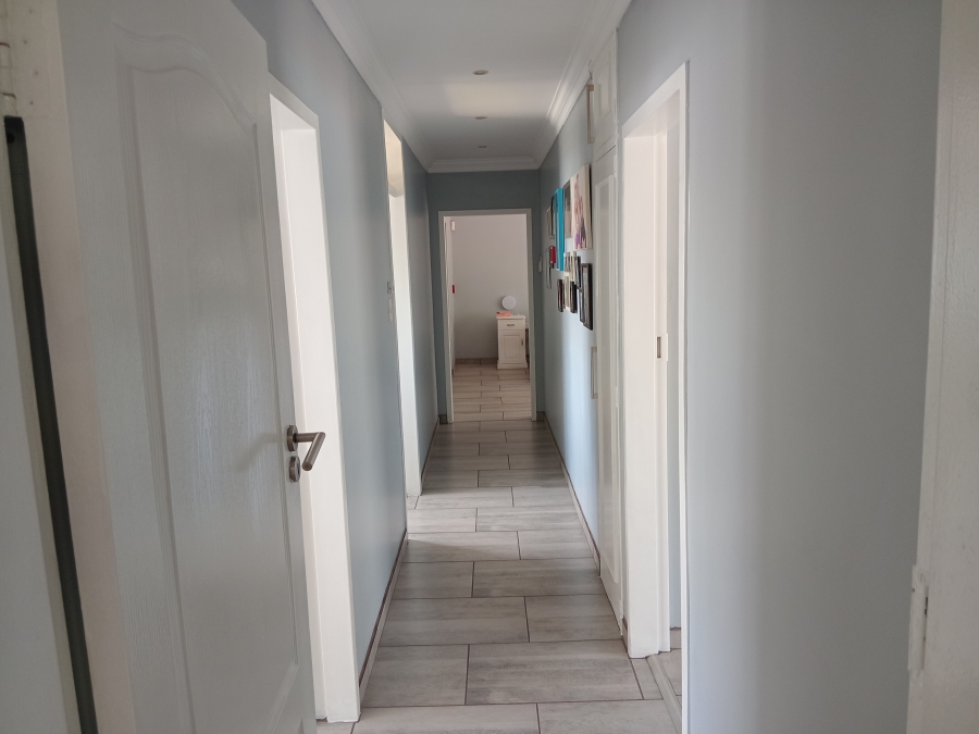 6 Bedroom Property for Sale in Dowerglen Gauteng