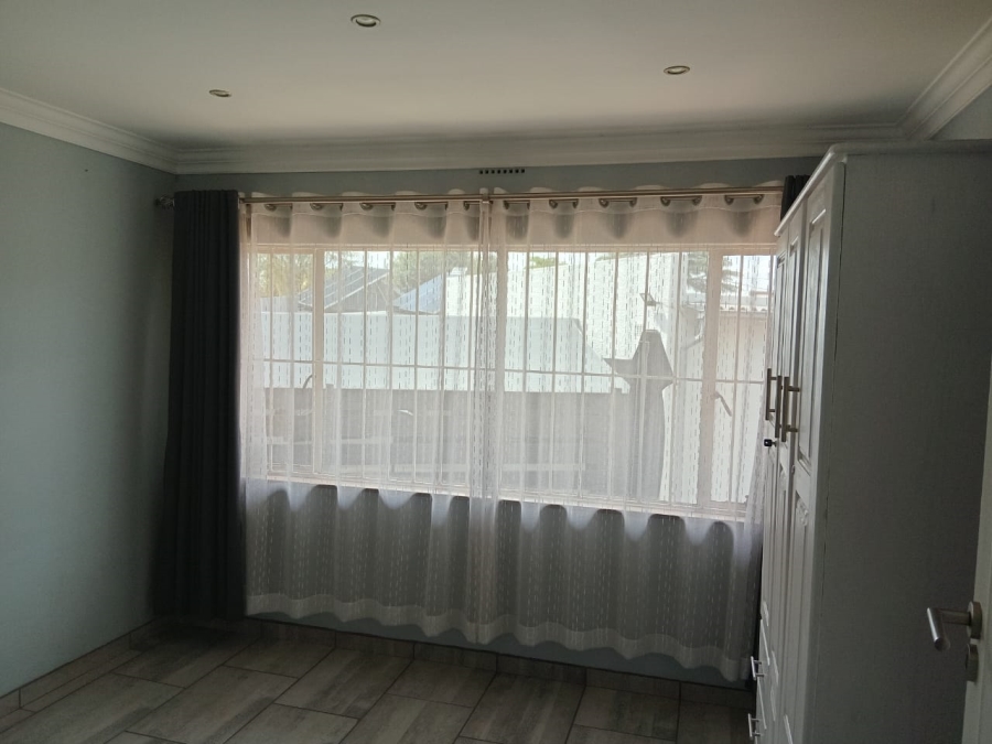 6 Bedroom Property for Sale in Dowerglen Gauteng