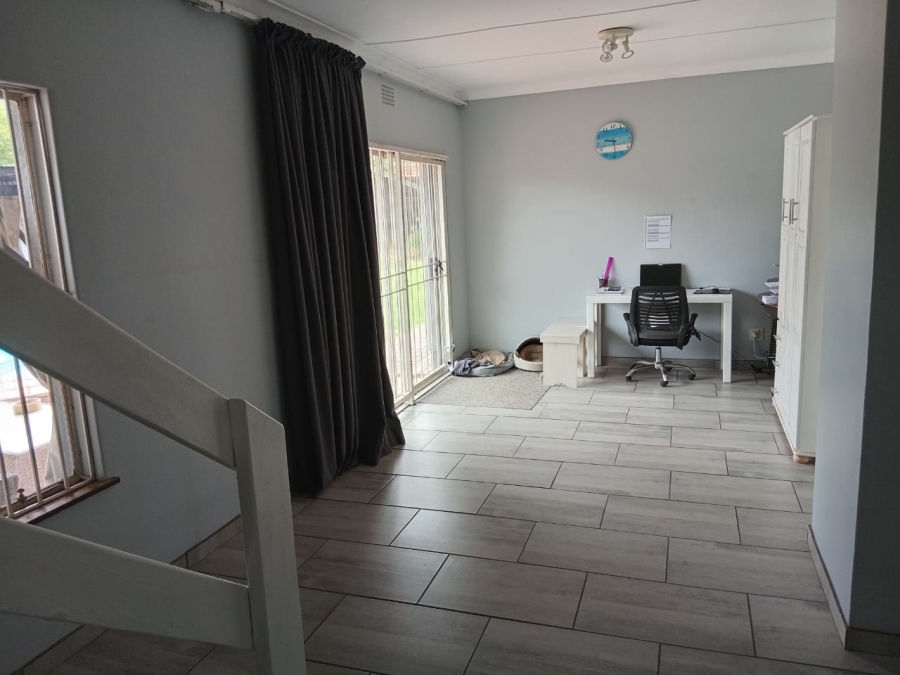 6 Bedroom Property for Sale in Dowerglen Gauteng