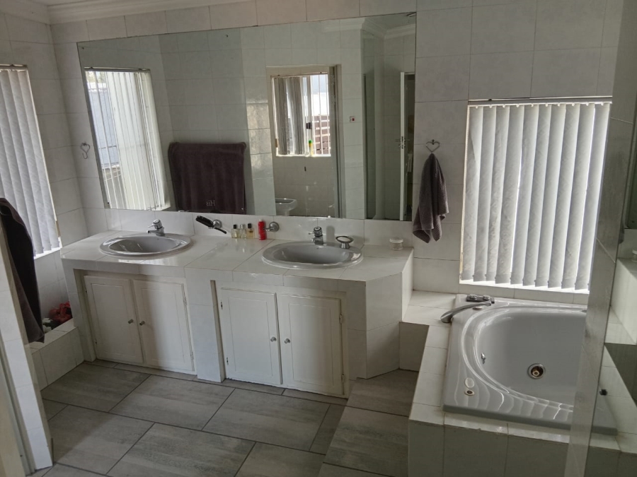 6 Bedroom Property for Sale in Dowerglen Gauteng