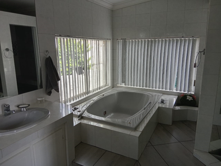 6 Bedroom Property for Sale in Dowerglen Gauteng