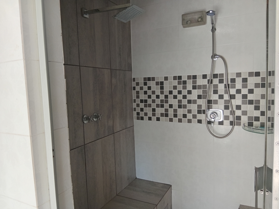 6 Bedroom Property for Sale in Dowerglen Gauteng