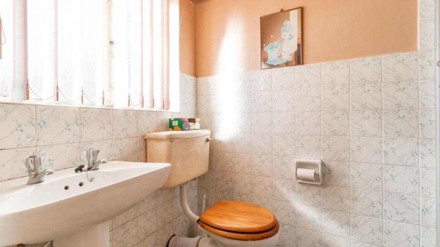 3 Bedroom Property for Sale in Glen Marais Gauteng