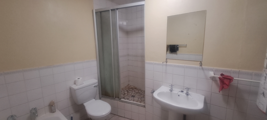 2 Bedroom Property for Sale in Die Hoewes Gauteng