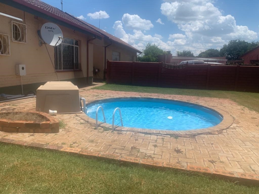 4 Bedroom Property for Sale in Westonaria Gauteng