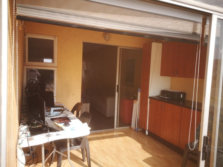 2 Bedroom Property for Sale in Mulbarton Gauteng
