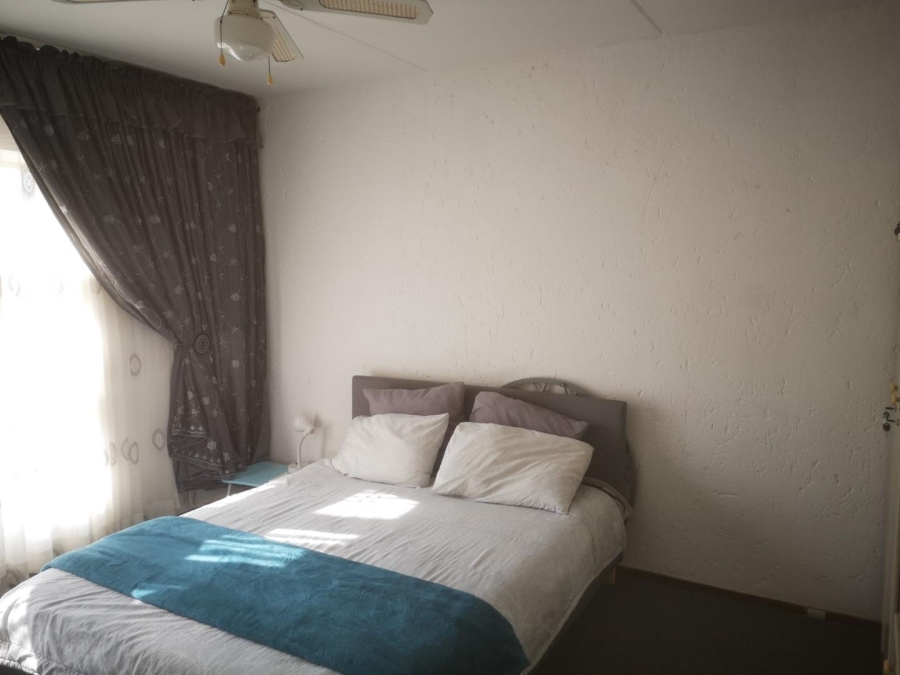 2 Bedroom Property for Sale in Mulbarton Gauteng