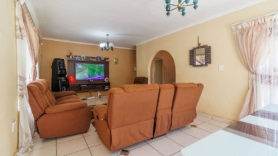 4 Bedroom Property for Sale in Mulbarton Gauteng