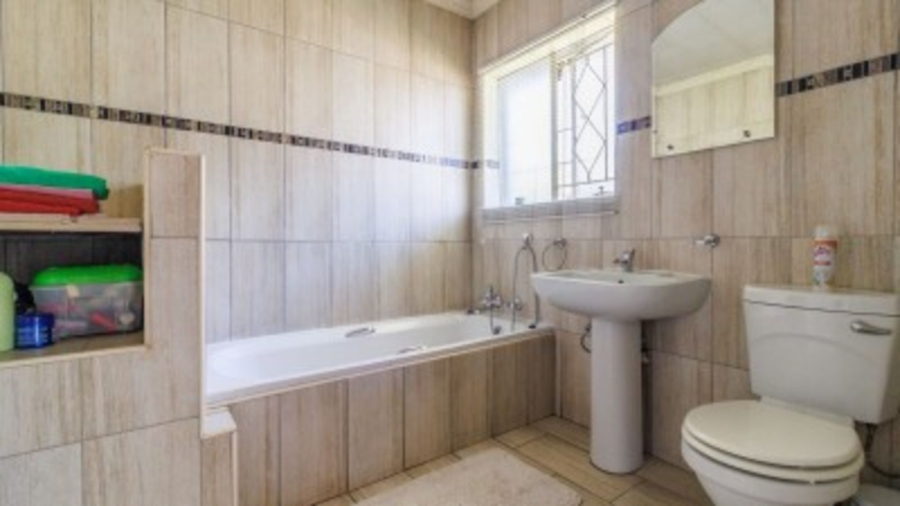 4 Bedroom Property for Sale in Mulbarton Gauteng