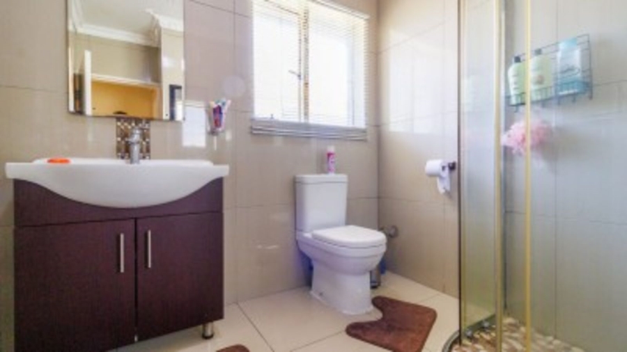 4 Bedroom Property for Sale in Mulbarton Gauteng
