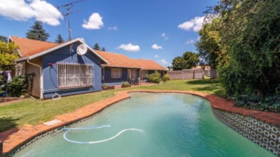 4 Bedroom Property for Sale in Mulbarton Gauteng
