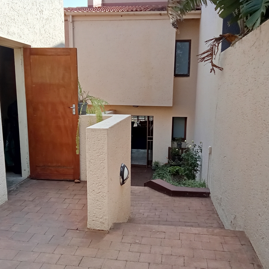 3 Bedroom Property for Sale in Wilro Park Gauteng