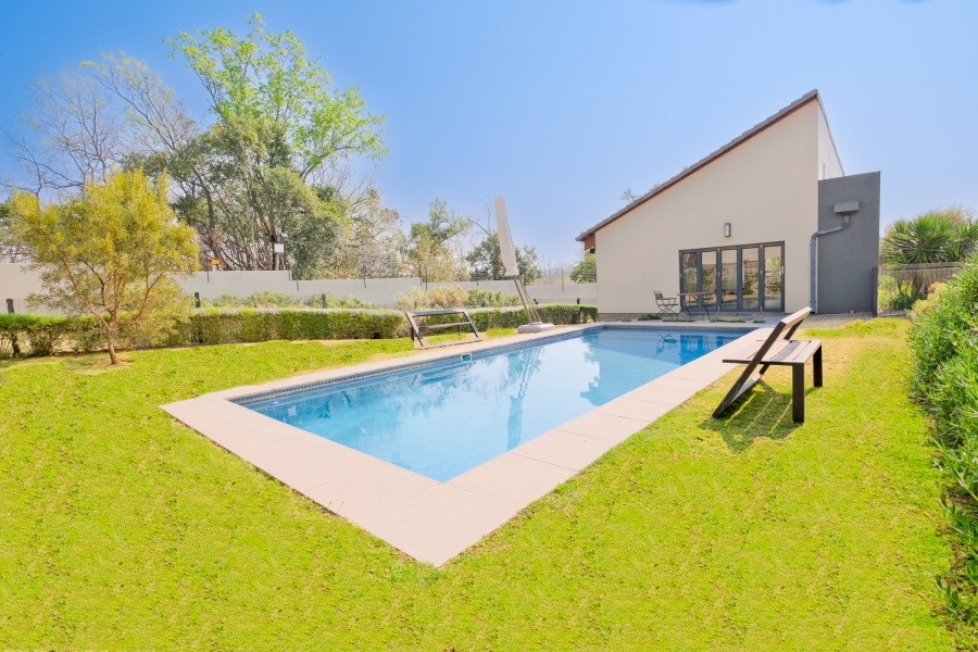 To Let 2 Bedroom Property for Rent in Bryanston Gauteng