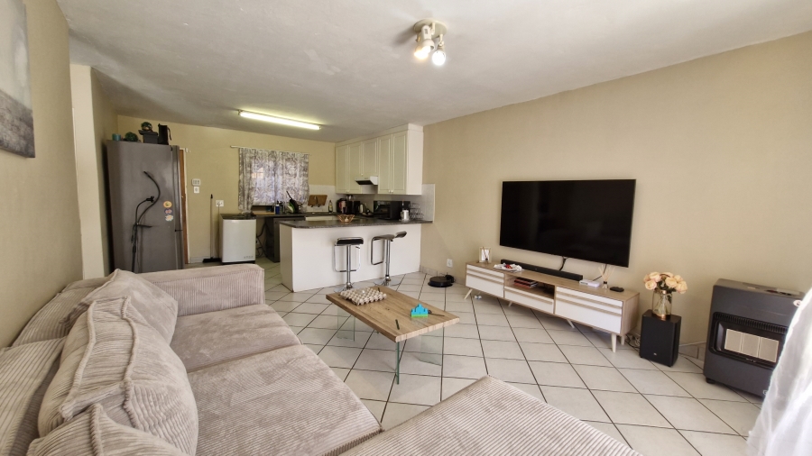 2 Bedroom Property for Sale in Rooihuiskraal North Gauteng
