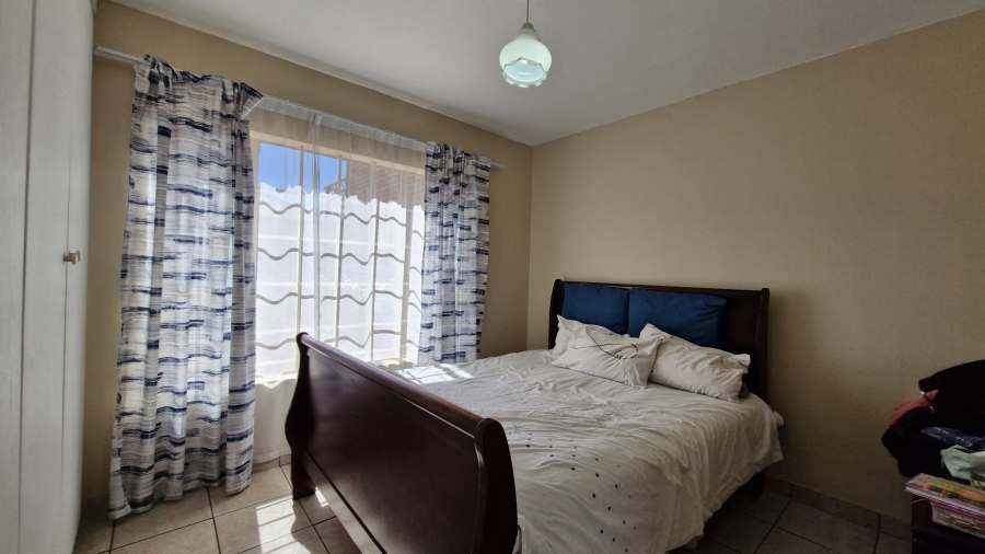2 Bedroom Property for Sale in Rooihuiskraal North Gauteng