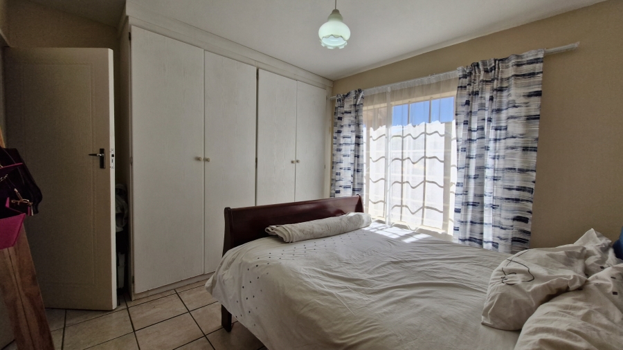 2 Bedroom Property for Sale in Rooihuiskraal North Gauteng