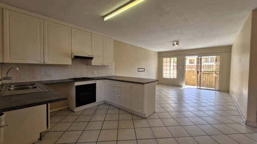 2 Bedroom Property for Sale in Rooihuiskraal North Gauteng