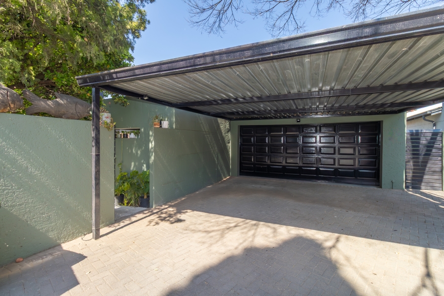 4 Bedroom Property for Sale in Magaliessig Gauteng