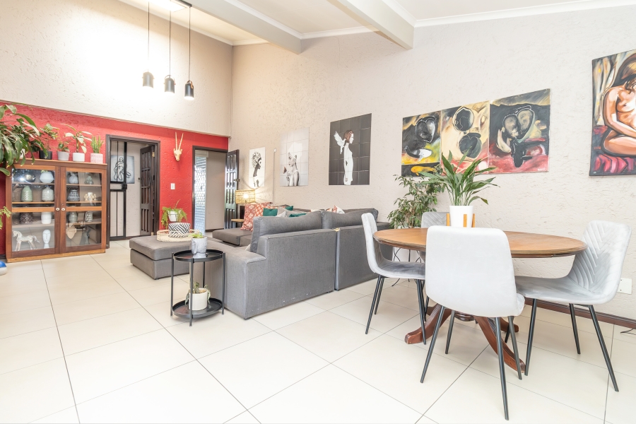 4 Bedroom Property for Sale in Magaliessig Gauteng
