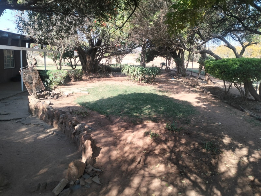 6 Bedroom Property for Sale in Kromdraai AH Gauteng