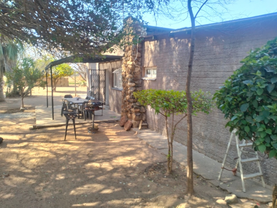 6 Bedroom Property for Sale in Kromdraai AH Gauteng