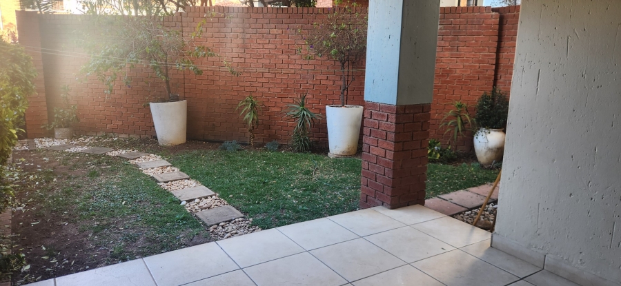 To Let 2 Bedroom Property for Rent in Greenstone Hill Gauteng