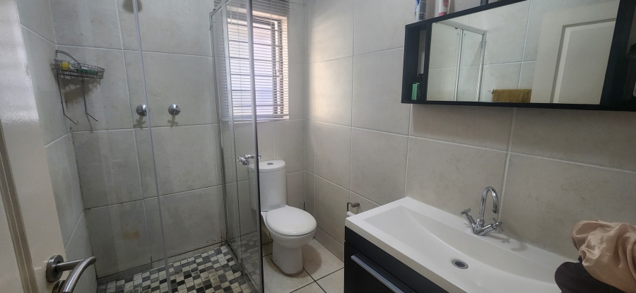 To Let 2 Bedroom Property for Rent in Greenstone Hill Gauteng